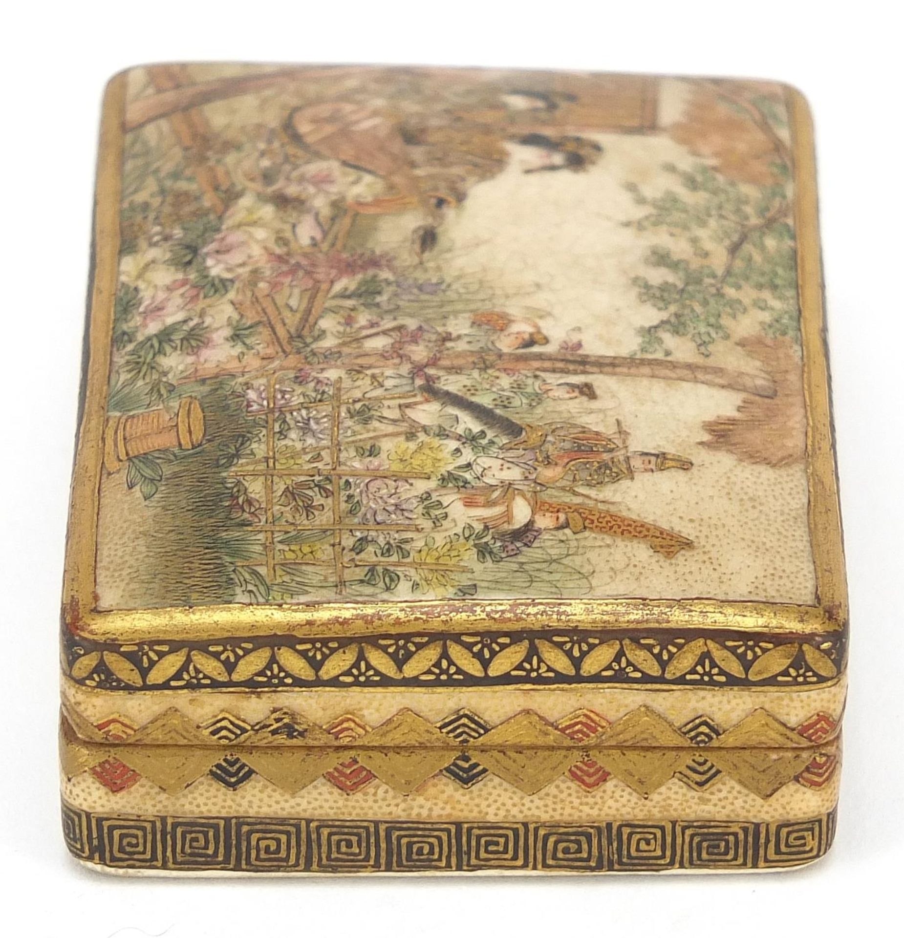 Japanese Satsuma pottery box and cover finely hand painted with figures and flowers, S Kinkozan - Image 3 of 9