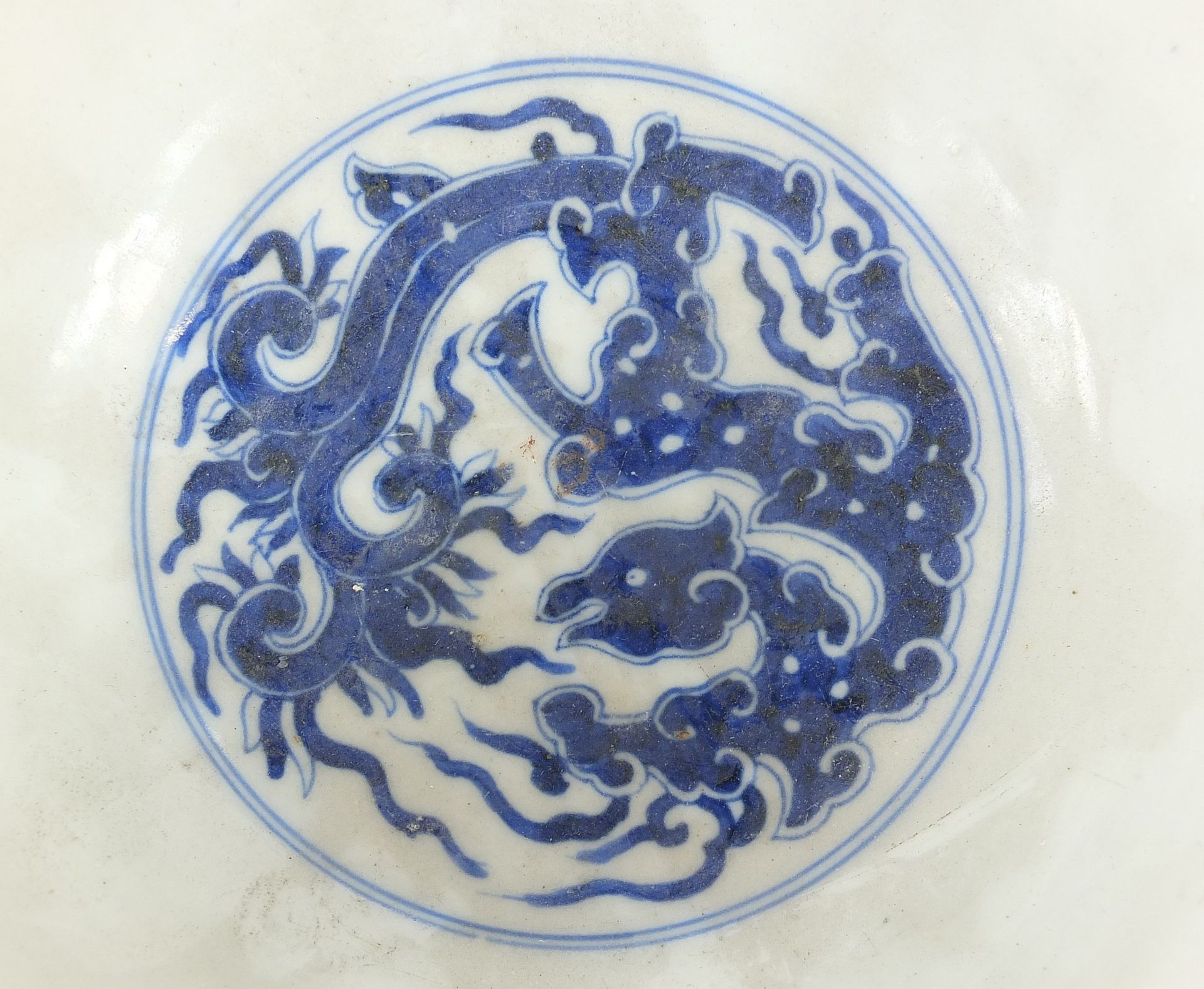 Chinese blue and white porcelain footed bowl finely hand painted with mythical animals above - Bild 8 aus 11