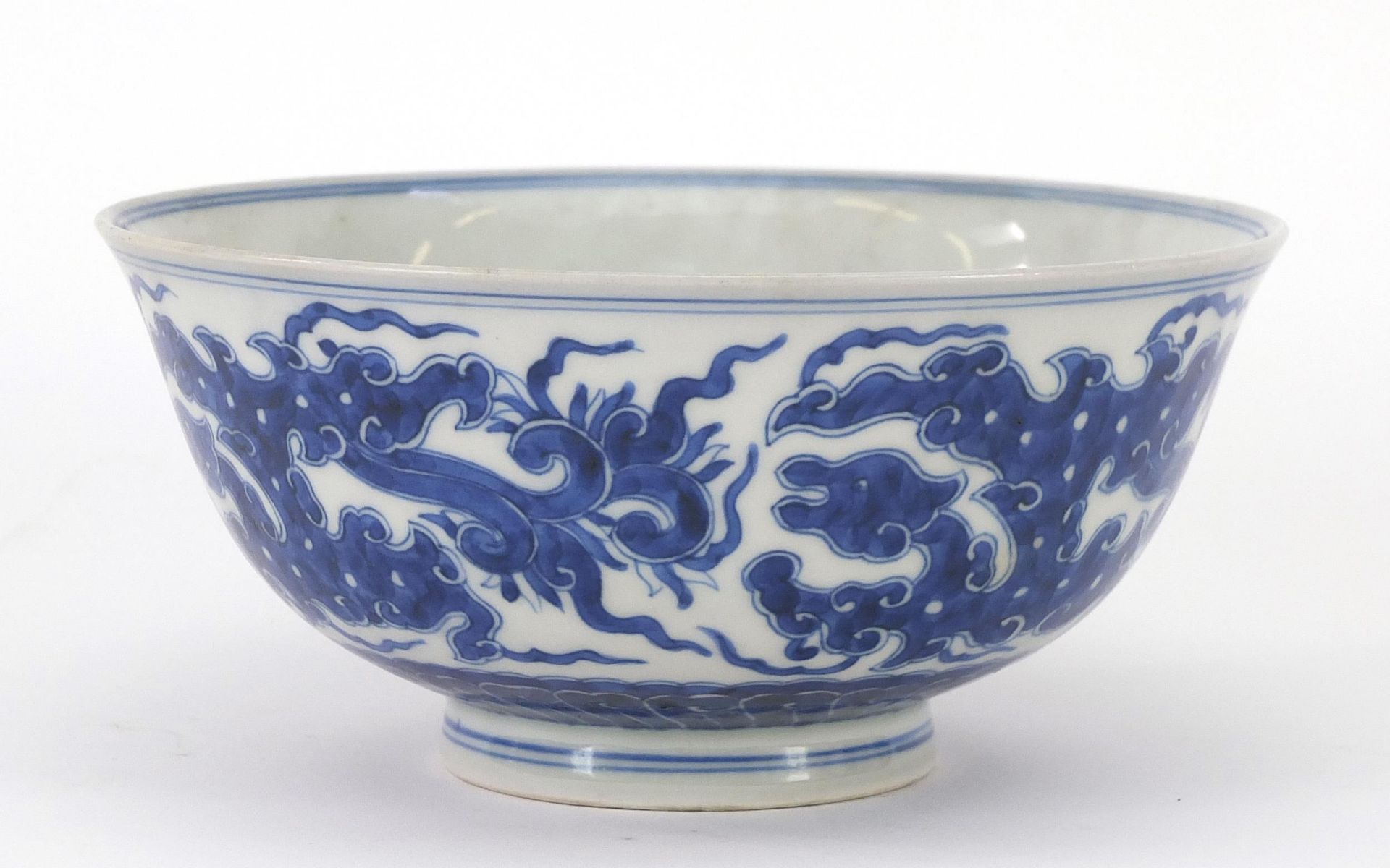 Chinese blue and white porcelain footed bowl finely hand painted with mythical animals above - Bild 5 aus 11