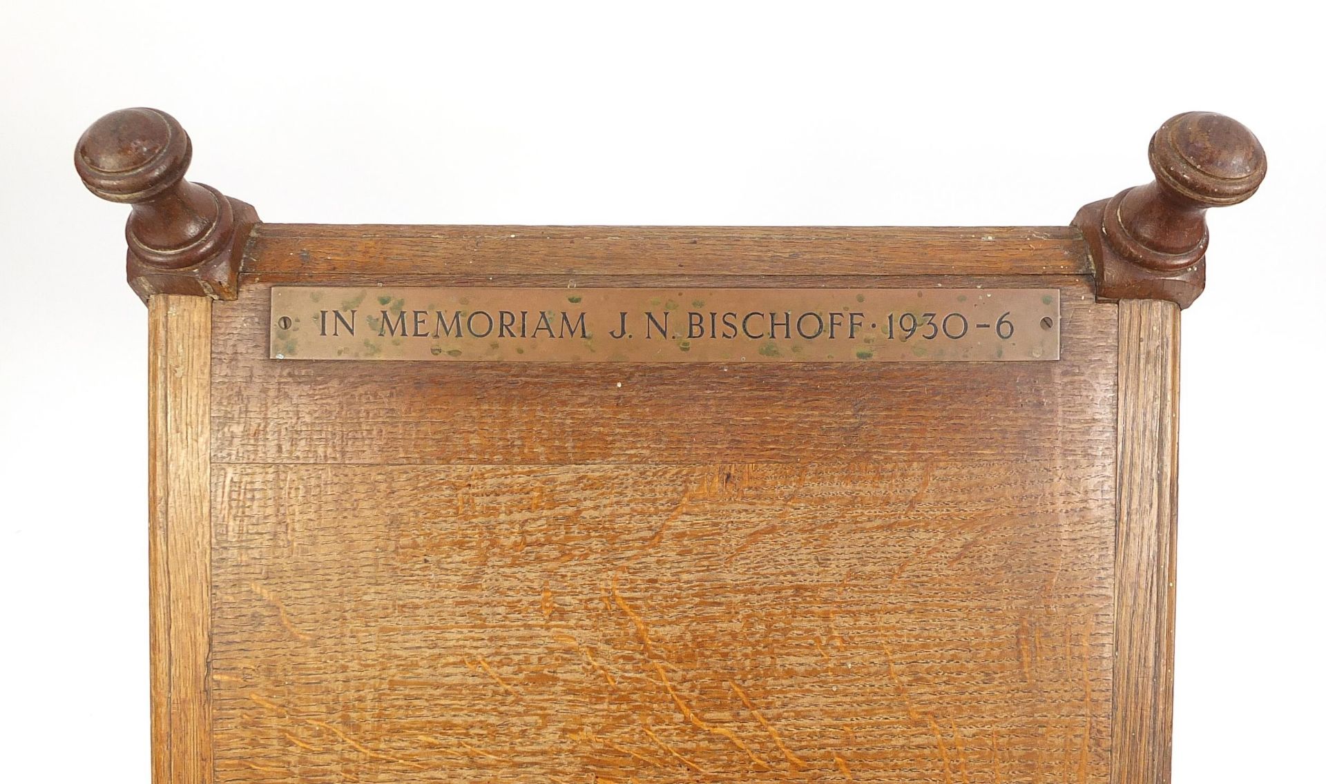 Gothic style oak low lectern with memorial plaque, 100cm H x 48.5cm W x 33.5cm D - Image 4 of 5