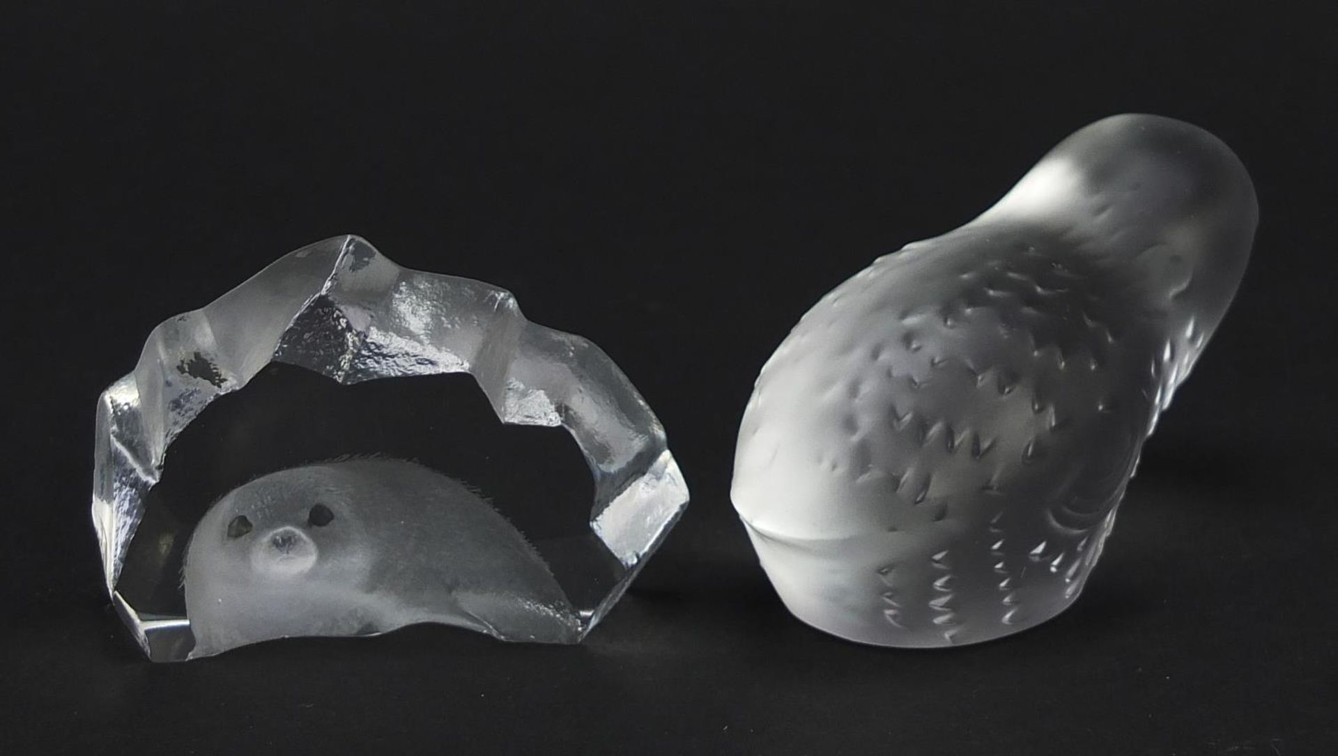 Two animal glass paperweights comprising chick by Baccarat and seal pup by Mats Jonasson, the - Image 2 of 4