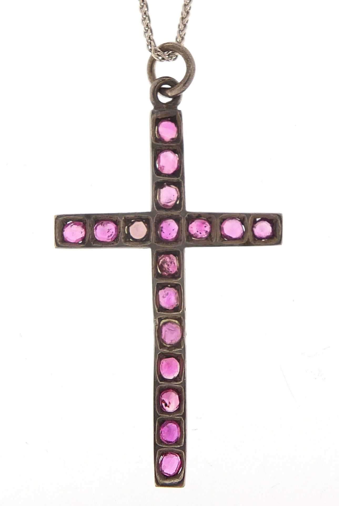 White metal purple stone cross pendant on a 9ct white gold necklace, 4.5cm high and 50cm in - Image 3 of 4