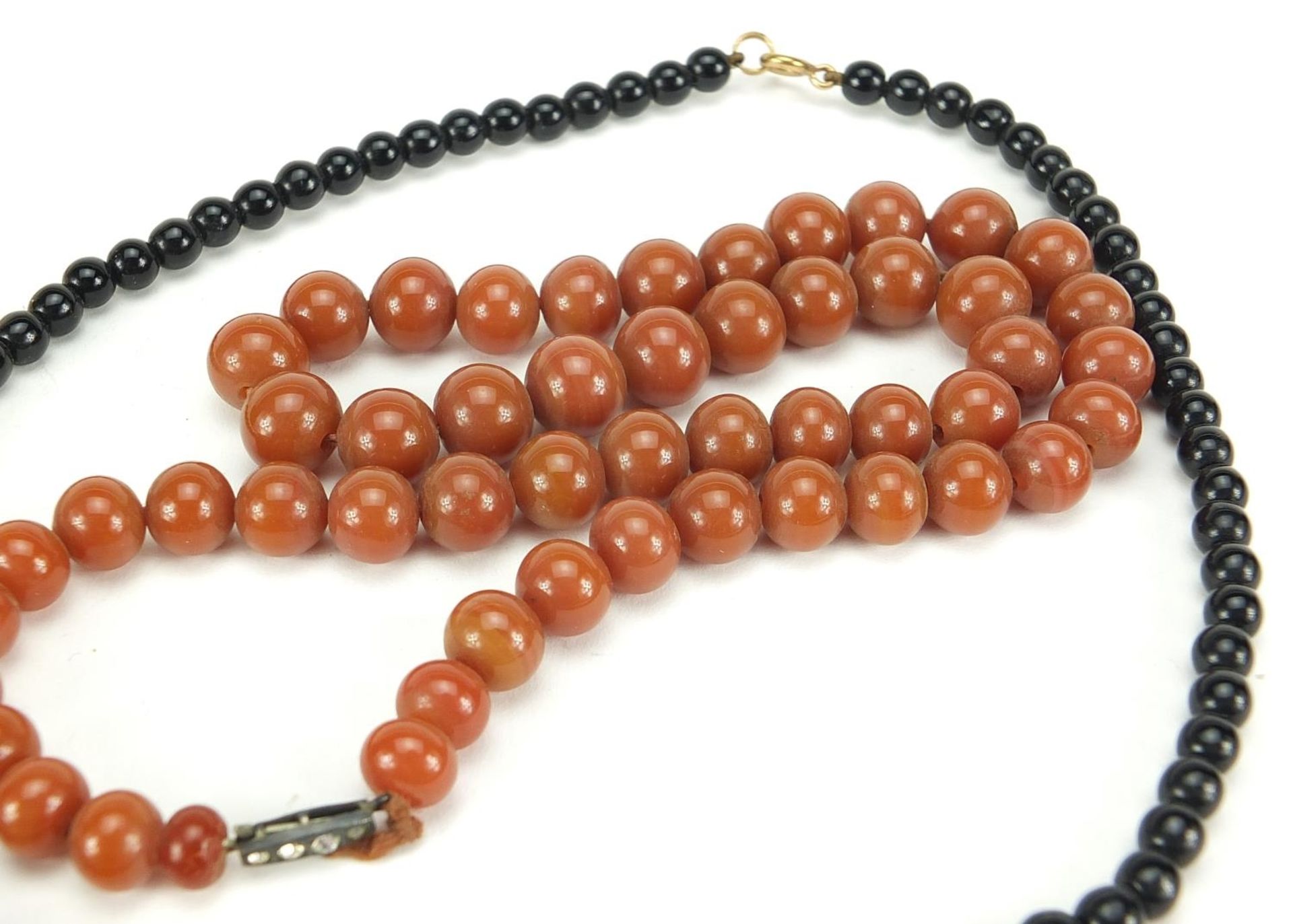 Four necklaces and an amethyst bracelet with 9ct gold clasp including goldstone and carnelian with - Image 5 of 6