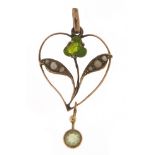 Art Nouveau 9ct gold peridot and seed pearl pendant, 3.5cm high, 1.1g