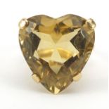 9ct gold love heart citrine ring, size J, 9.3g
