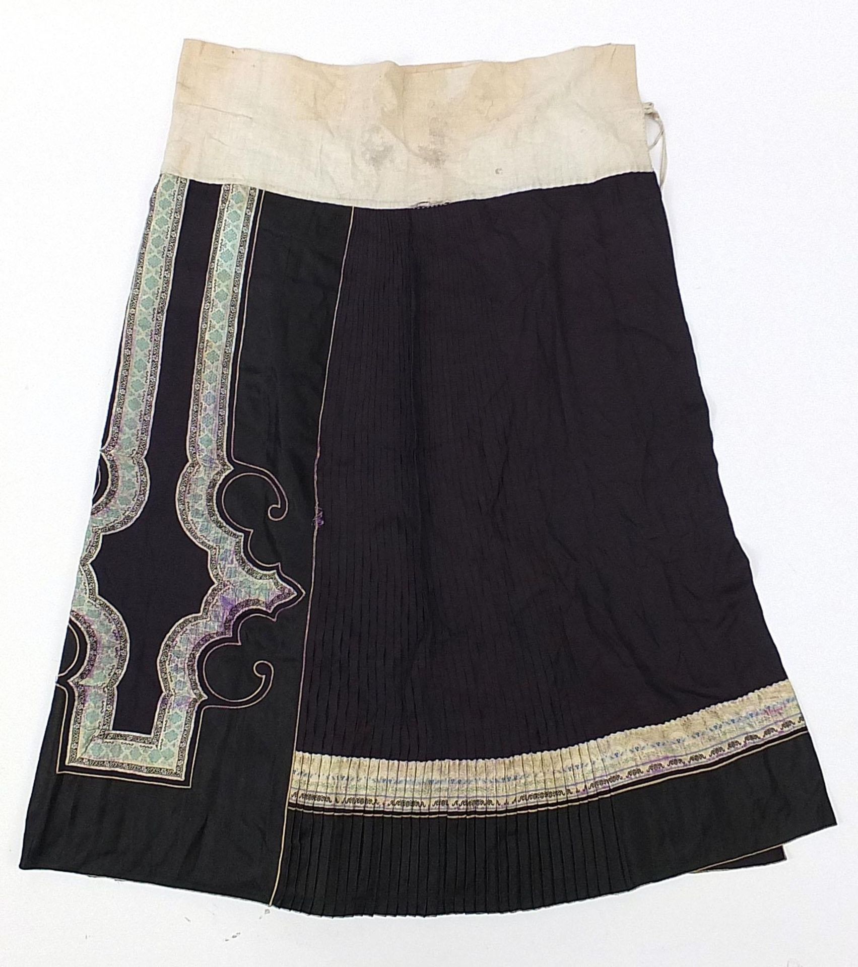 Chinese silk embroidered skirt with floral motifs, 98cm high - Image 6 of 9
