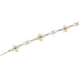 9ct white gold pearl bracelet housed in an R S Harrison & Son fitted box, 18cm in length, 3.0g