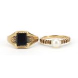 9ct gold black onyx signet ring and a 9ct gold pearl ring, sizes M and O, 4.2g