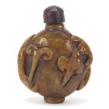 Chinese hardstone snuff bottle carved with bats, 6.5cm high