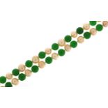 Chinese green jade and cultured pearl necklace, 120cm in length, 105.8g