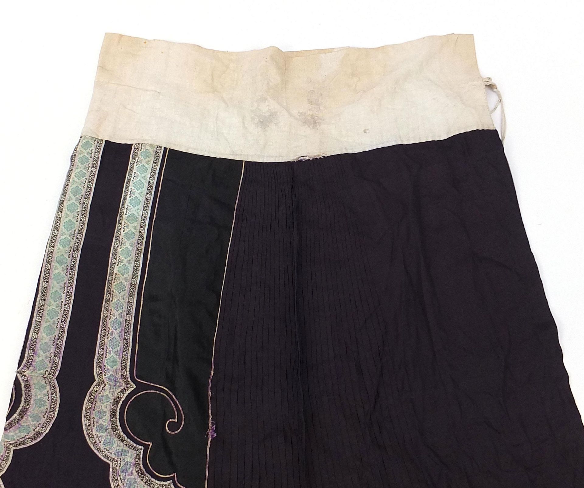 Chinese silk embroidered skirt with floral motifs, 98cm high - Image 7 of 9