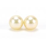 Pair of 9ct gold cultured pearl stud earrings, 6mm in diameter, 1.1g