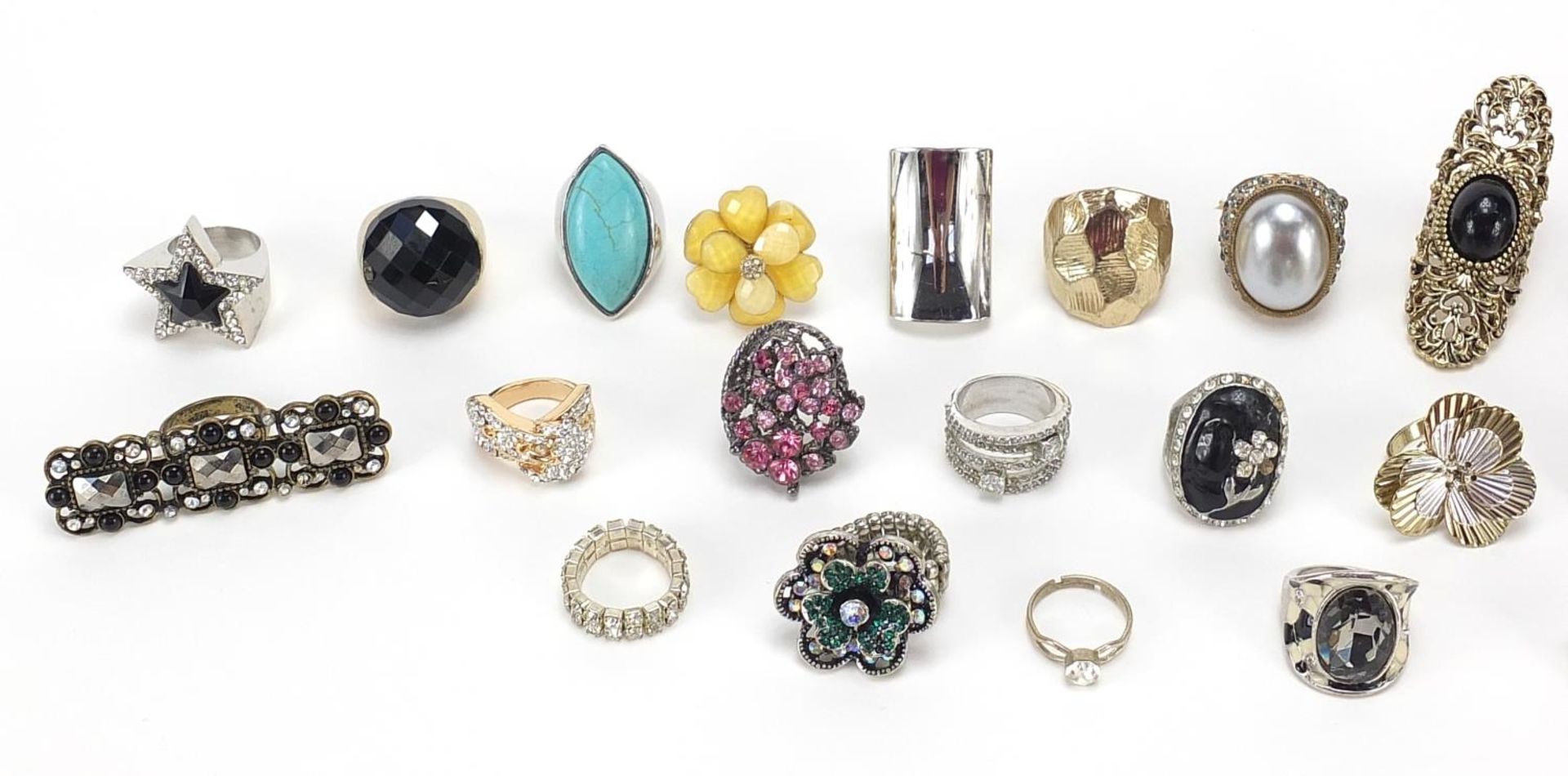 Selection of costume jewellery rings including some with semi precious stones and glass - Image 2 of 3