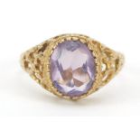 9ct gold amethyst ring with pierced shoulders, size P, 2.6g