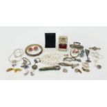 Vintage and later jewellery including a 9ct gold and silver ring, silver bracelets, Chinese jade