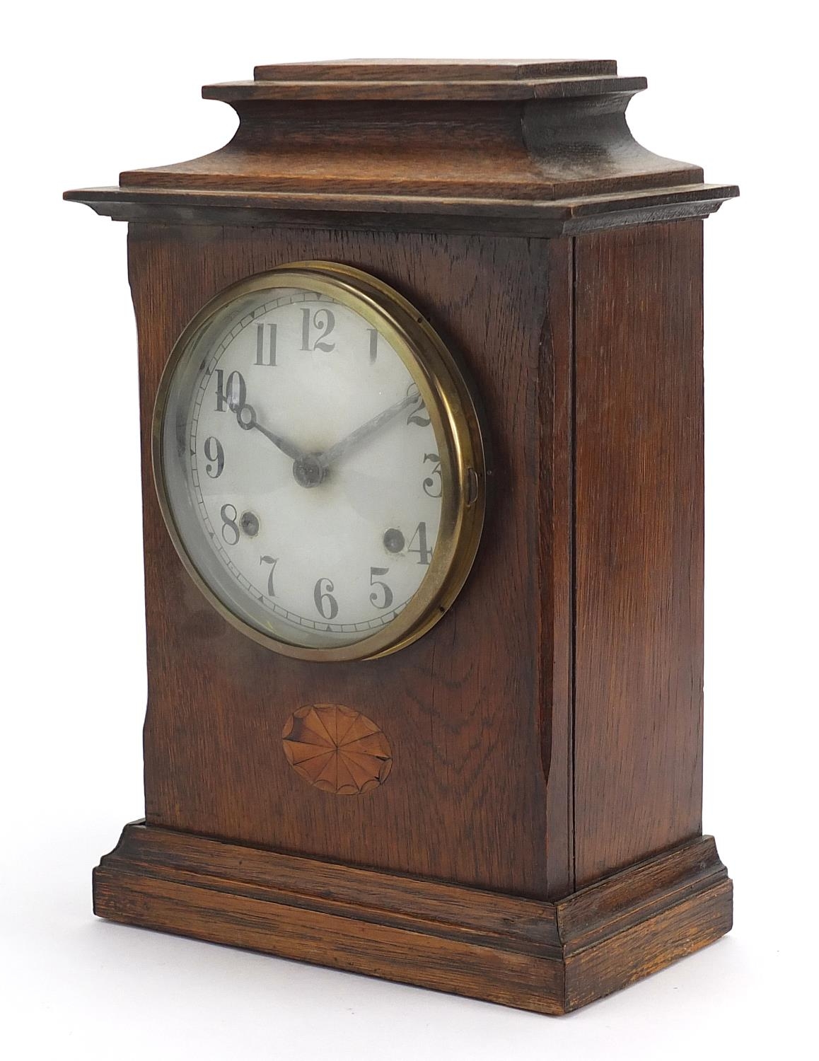Edwardian inlaid oak mantle clock with painted dial having Arabic numerals, 34cm high