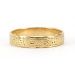 18ct gold wedding band with engraved decoration, size K, 2.0g