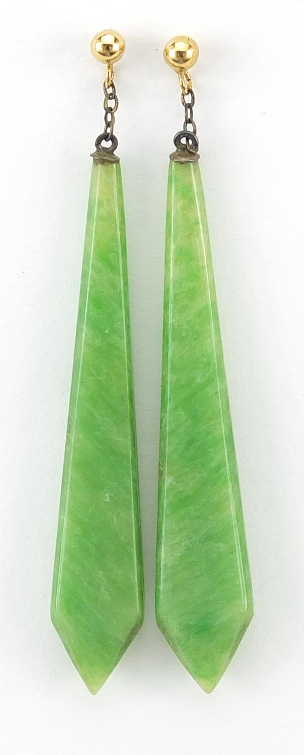 Pair of Art Deco green Bakelite drop earrings, 5.5cm high, 3.0g