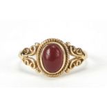 9ct gold cabochon garnet ring, size L, 2.0g