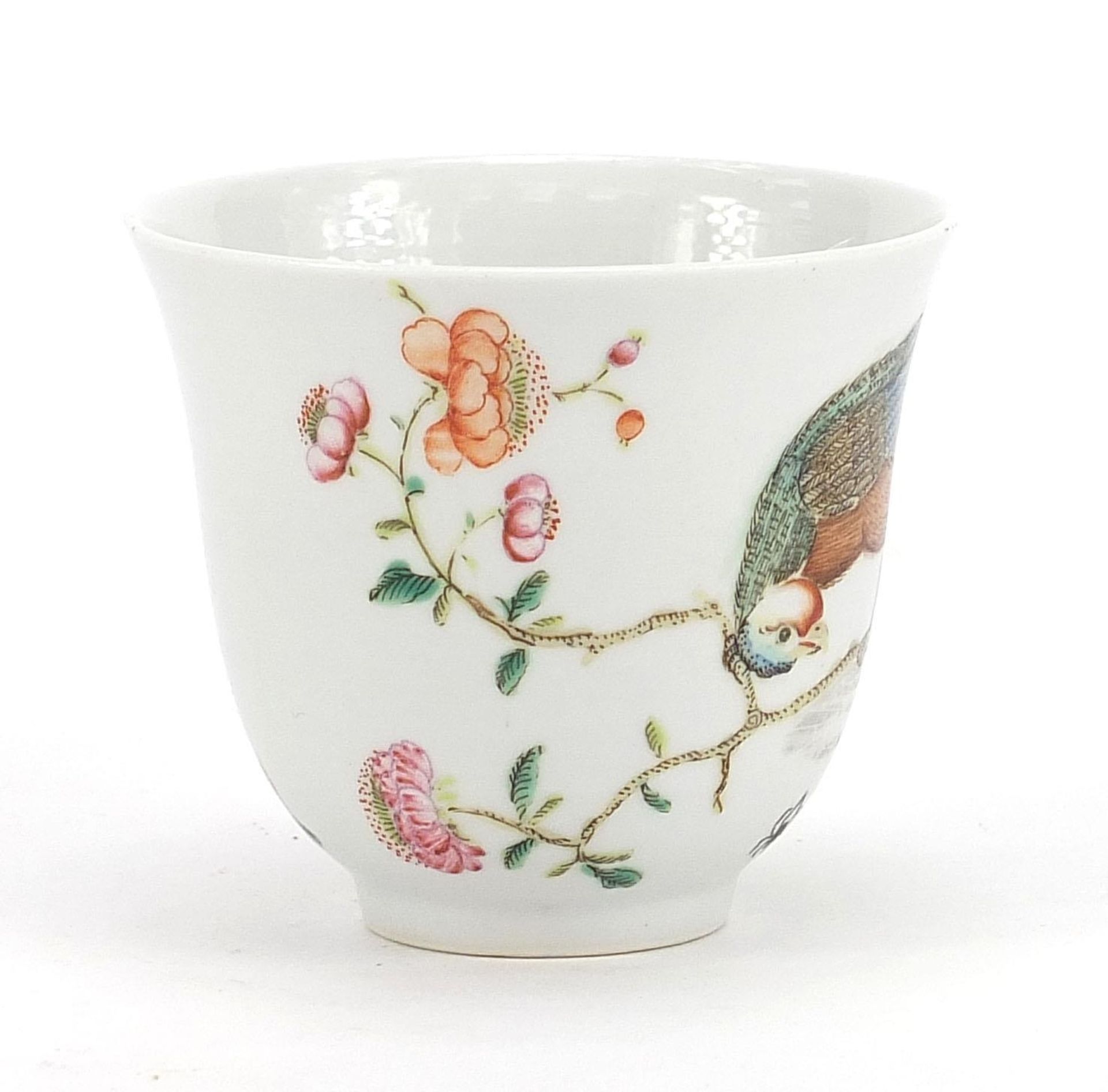 Good Chinese porcelain tea cup, finely hand painted in the famille rose palette with birds amongst - Image 4 of 7