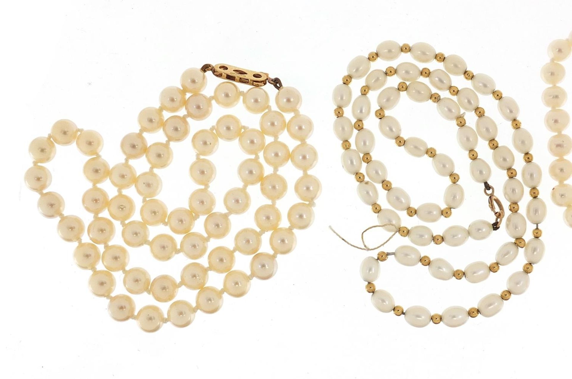 Three cultured pearl necklaces with 9ct gold clasps, the largest 44cm in length, total 51.5g - Image 3 of 6