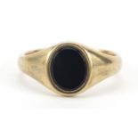 9ct gold black onyx signet, ring size P, 4.0g