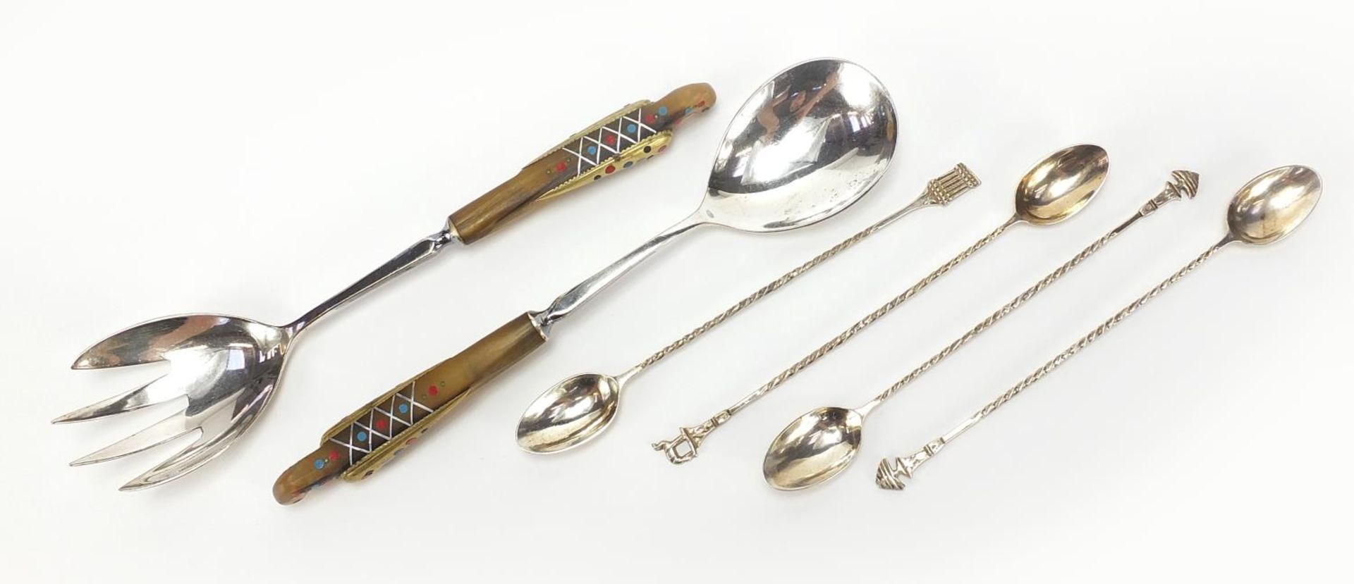 Set of four Indian silver spoons and pair of horn handled salad servers, the largest 23.5cm in - Bild 2 aus 6