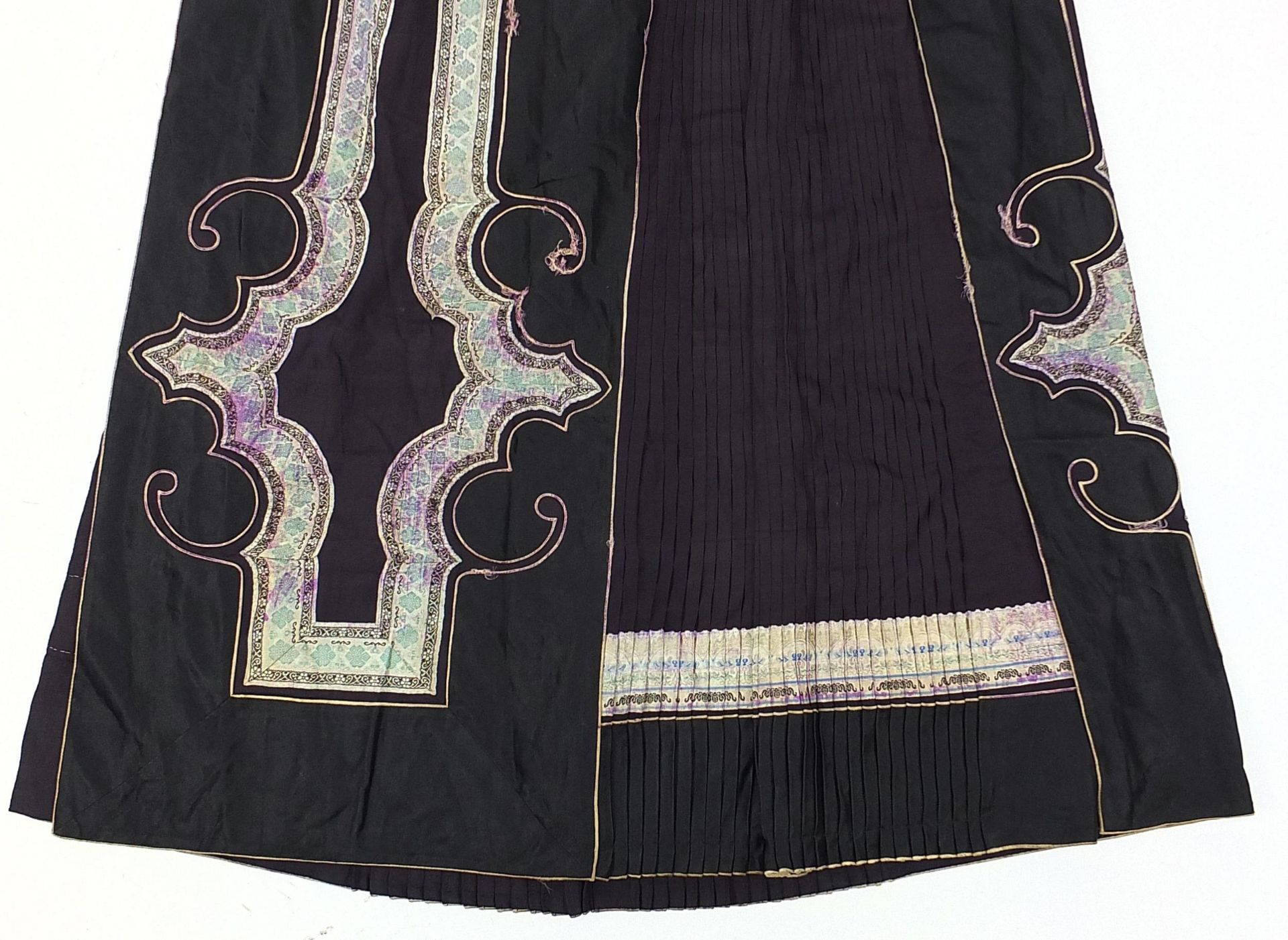 Chinese silk embroidered skirt with floral motifs, 98cm high - Image 3 of 9