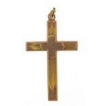 9ct gold cross pendant with engraved decoration, 3cm high, 1.0g