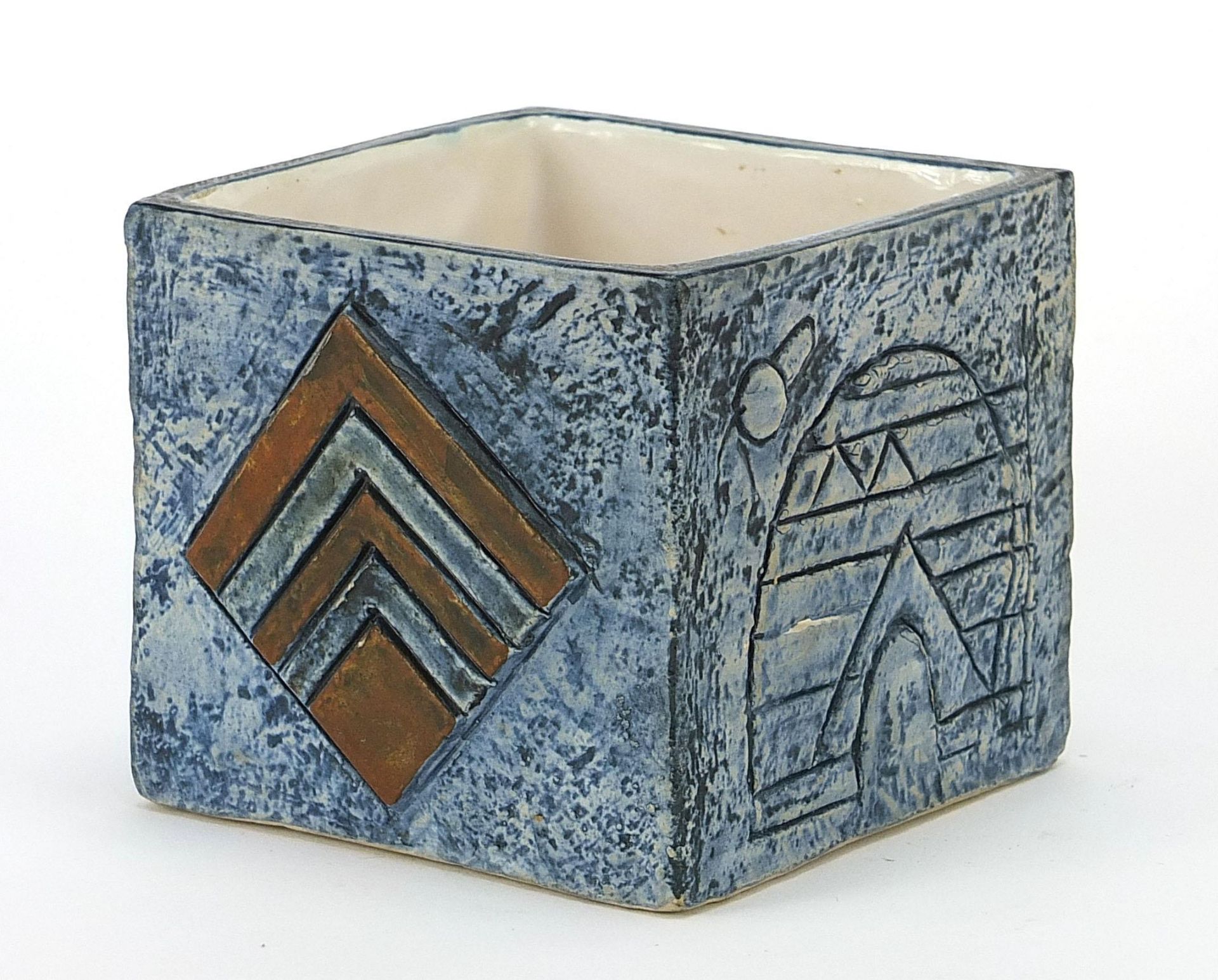 Troika St Ives Pottery marmalade pot hand painted and incised with an abstract design, 8cm high x - Image 3 of 5