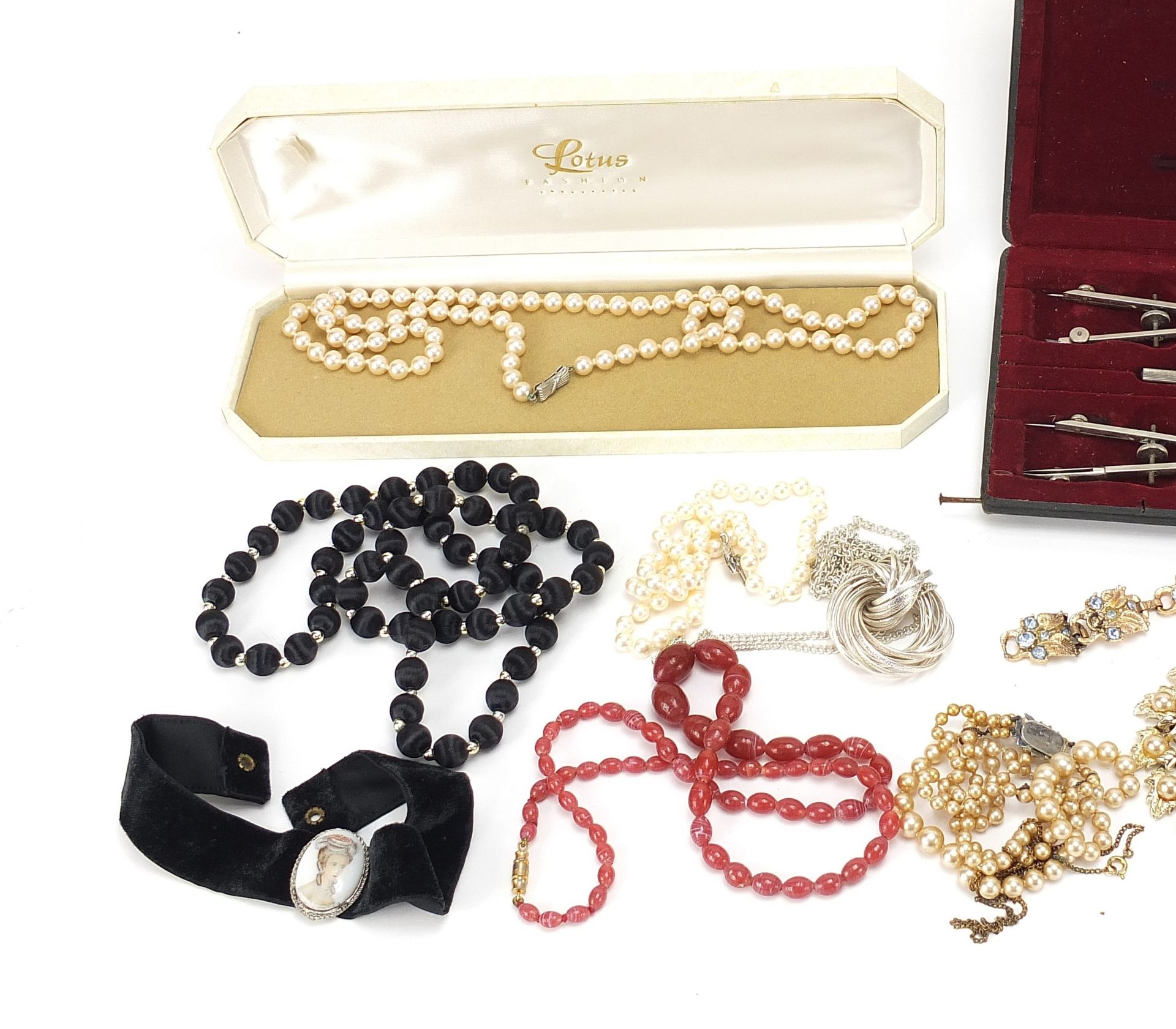 Vintage and later costume jewellery including ladies wristwatches, simulated pearls in a Lotus - Image 2 of 6