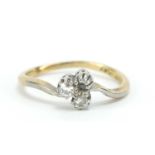 18ct gold diamond three stone ring, size M, 2.7g