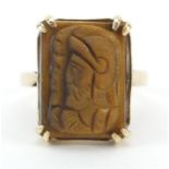 9ct gold tiger's eye cameo ring carved with a gladiator head, size K, 3.9g