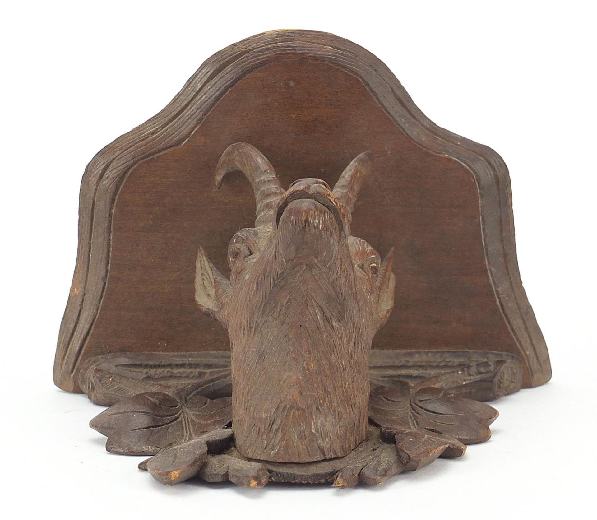 Black Forest carved wall bracket in the form of a goat's head, 11cm high - Image 3 of 3