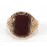 Victorian 9ct gold carnelian signet ring with engraved shoulders, hallmarked Birmingham 1881, size