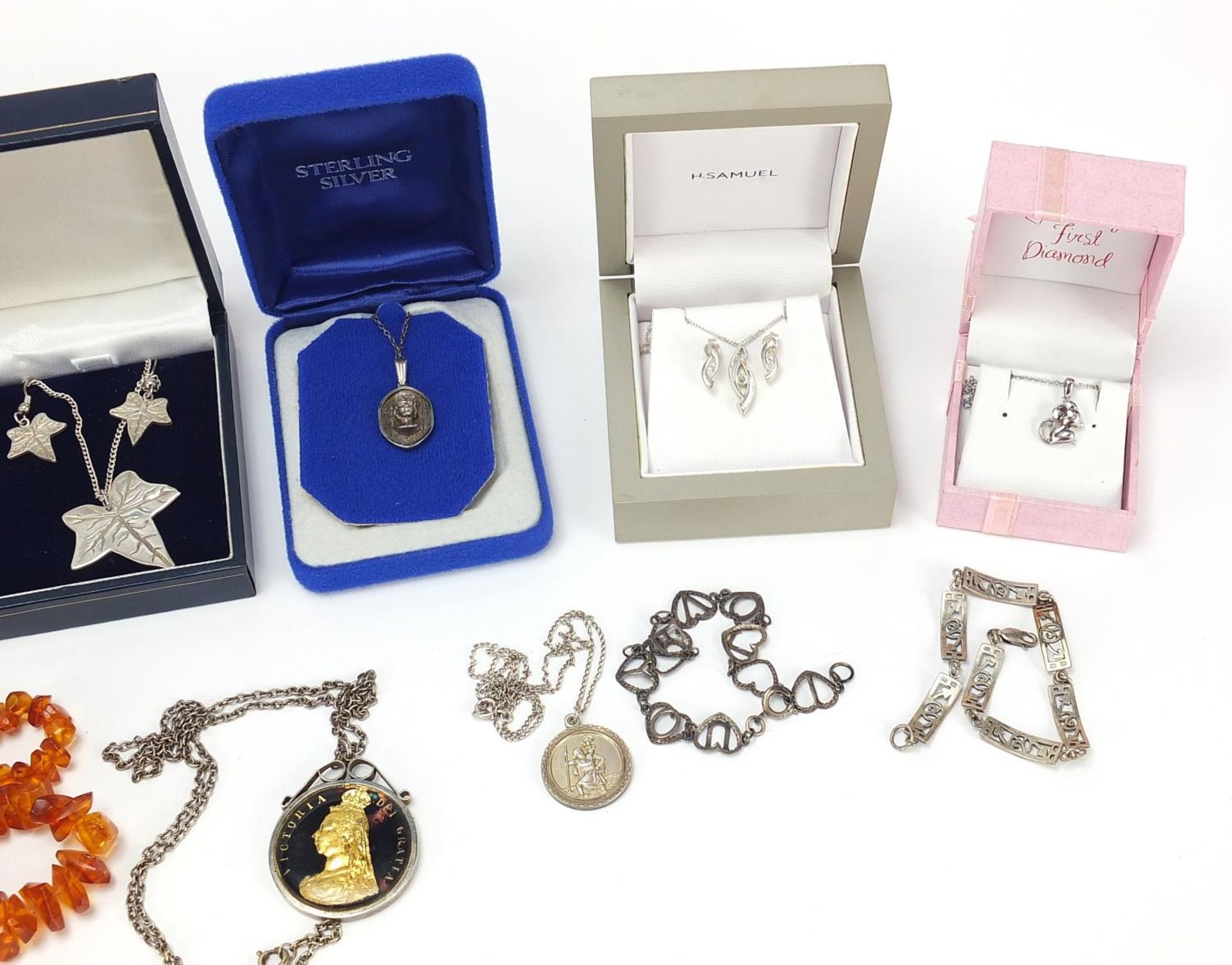 Silver jewellery comprising eleven pendants on necklaces, two pairs of earrings, two bracelets, - Image 4 of 5