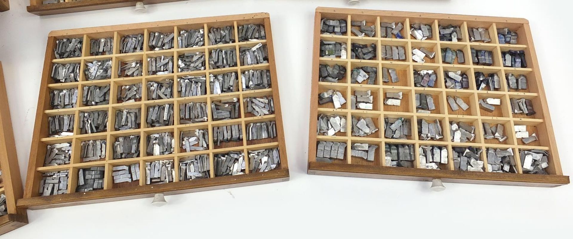 Large collection of metal printer's blocks letterpresses arranged in a six drawer table top cabinet - Image 4 of 6