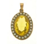 Gold coloured metal citrine and pearl design pendant, 3.5cm high, 5.8g