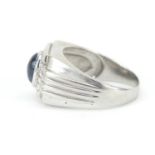 9ct white gold cabochon blue sapphire ring, size T, 8.2g