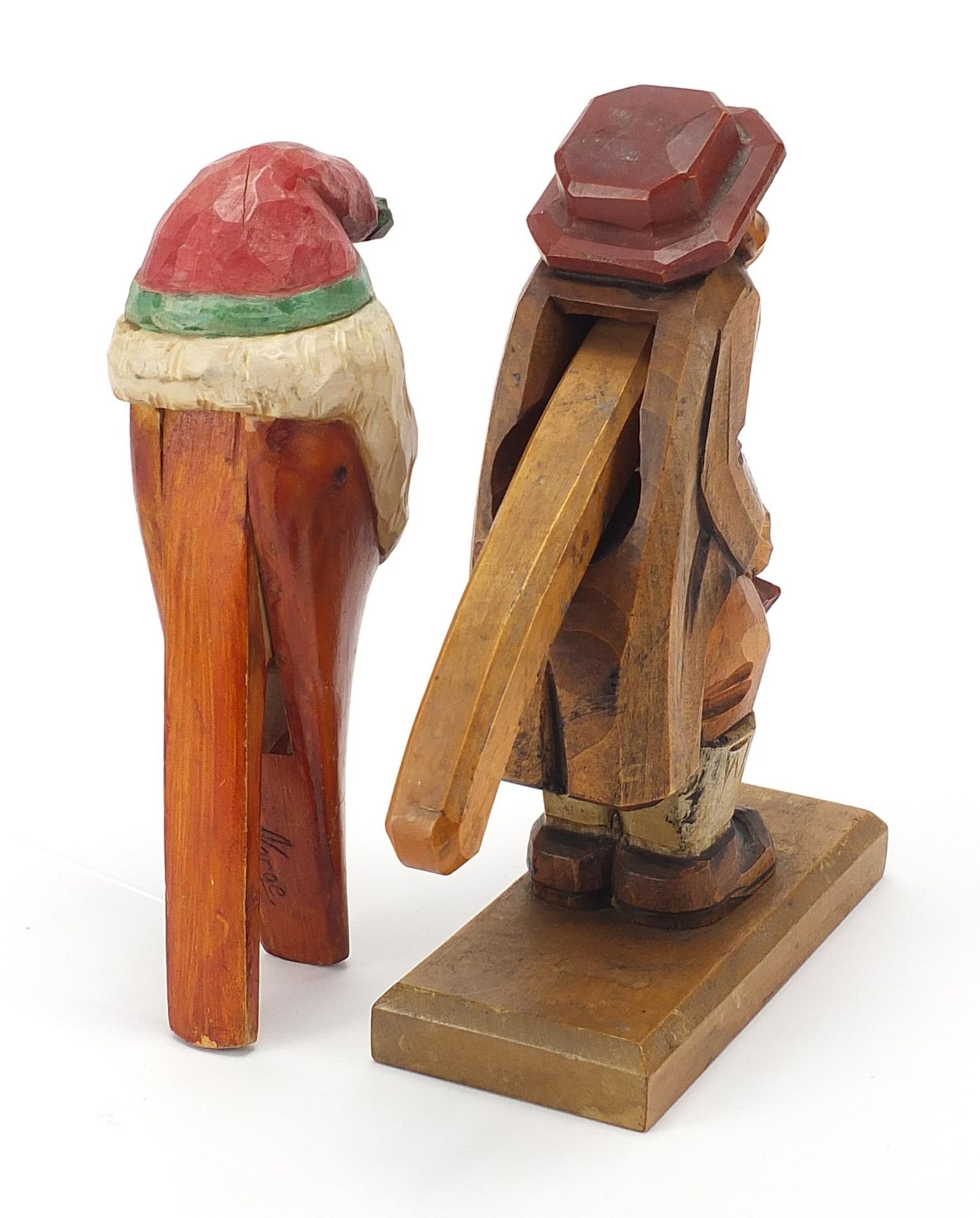 Two carved Black Forest nutcrackers including one in the form of a gnome, the largest 23cm high - Bild 2 aus 4