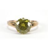 9ct gold green stone solitaire ring, possibly green garnet, size S, 3.9g