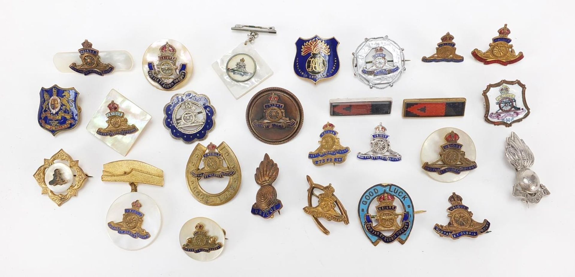 Twenty six British military Royal Artillery badges and bars, including enamel and silver examples - Image 4 of 9