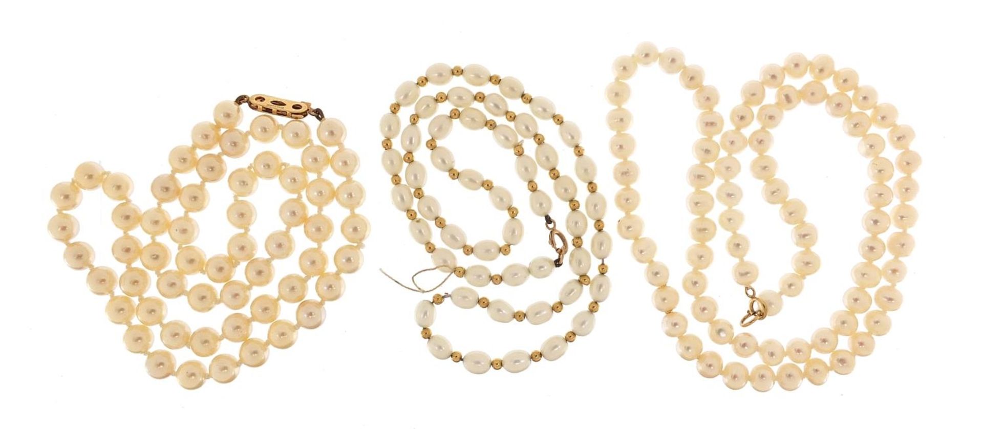 Three cultured pearl necklaces with 9ct gold clasps, the largest 44cm in length, total 51.5g - Image 2 of 6
