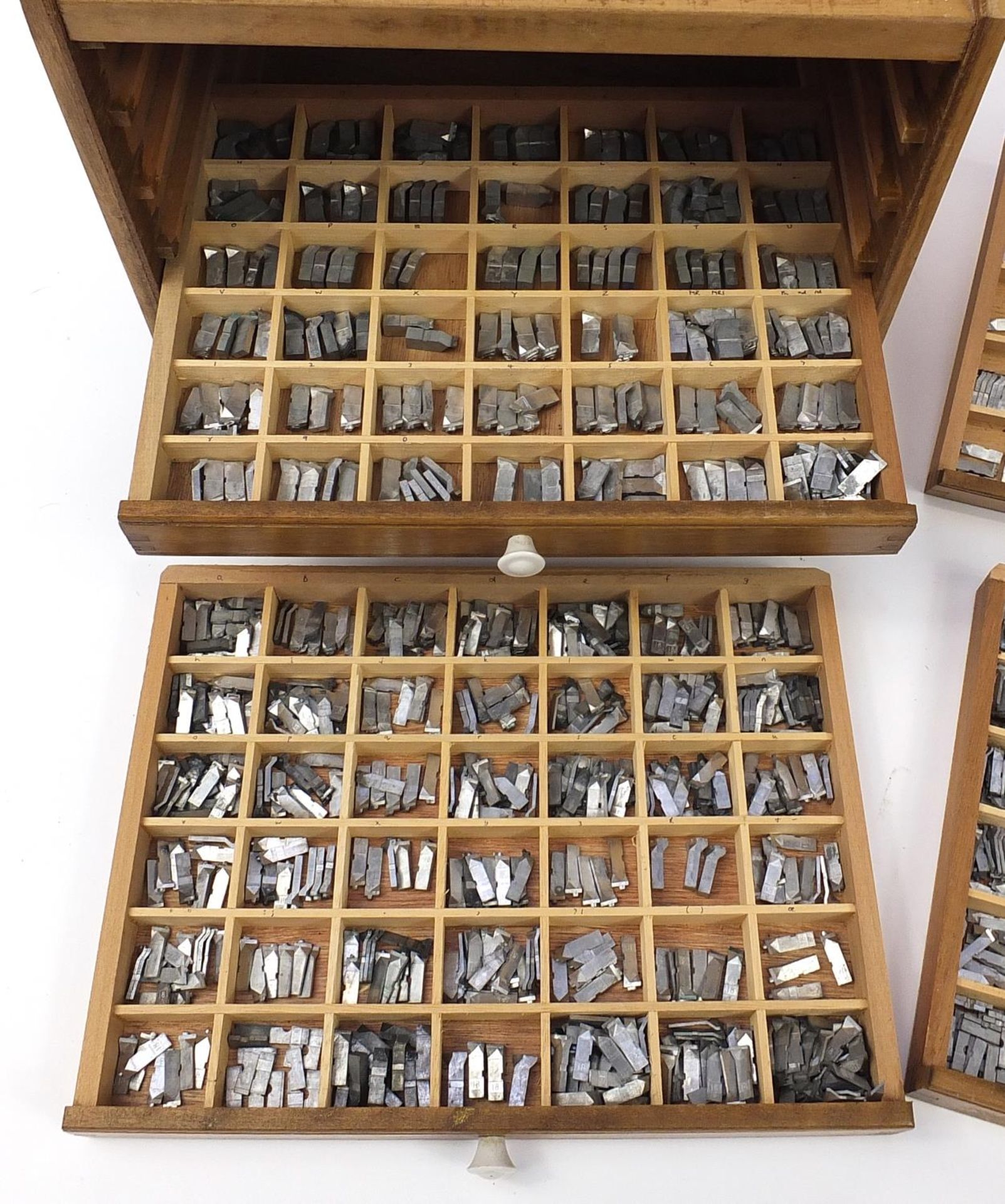 Large collection of metal printer's blocks letterpresses arranged in a six drawer table top cabinet - Image 2 of 6