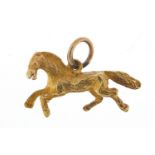 9ct gold galloping horse charm, 2cm in length, 1.7g
