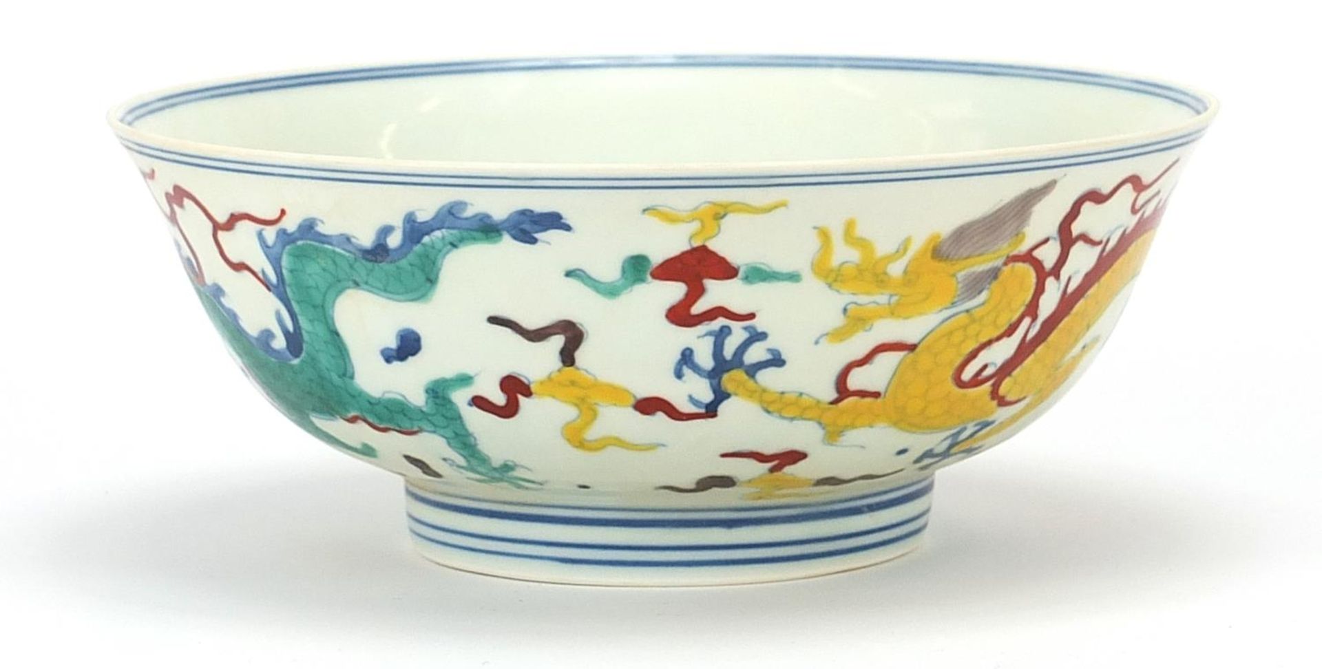 Chinese porcelain bowl with dragons, six figure character marks to the base, 18.5cm in diameter - Bild 5 aus 9
