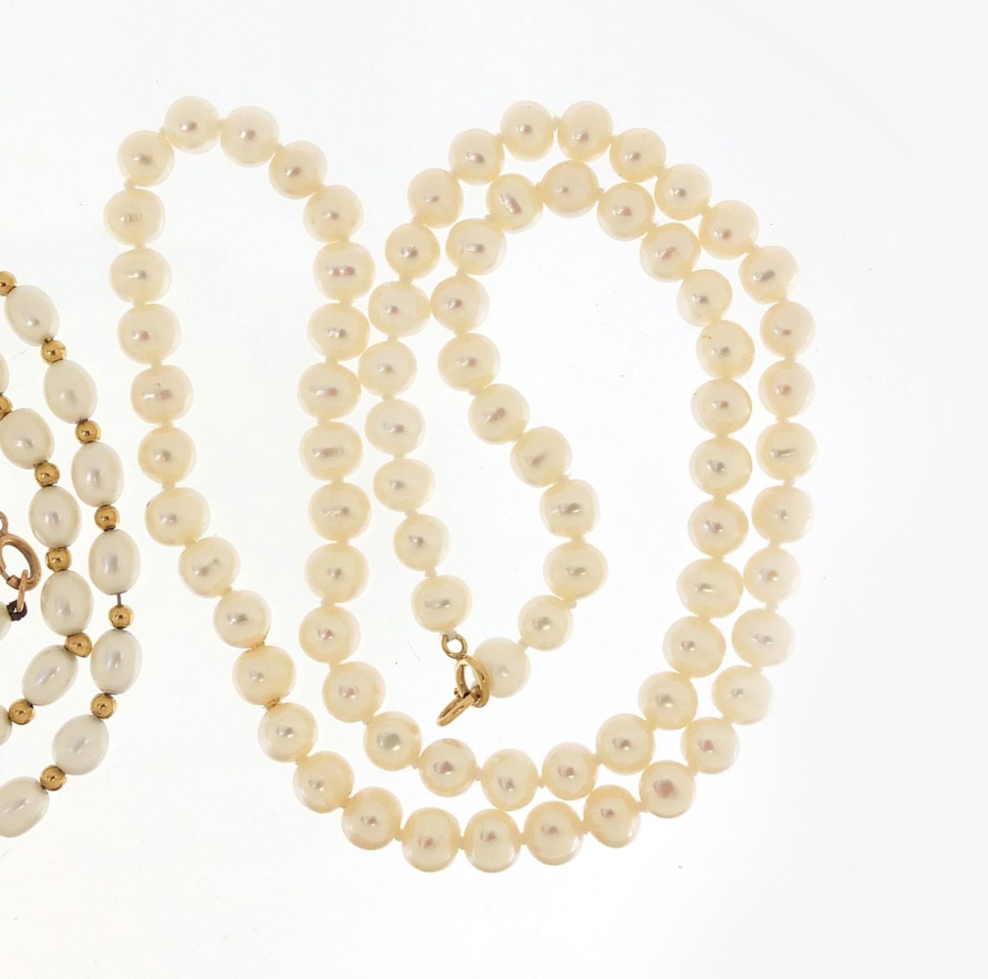 Three cultured pearl necklaces with 9ct gold clasps, the largest 44cm in length, total 51.5g - Image 4 of 6