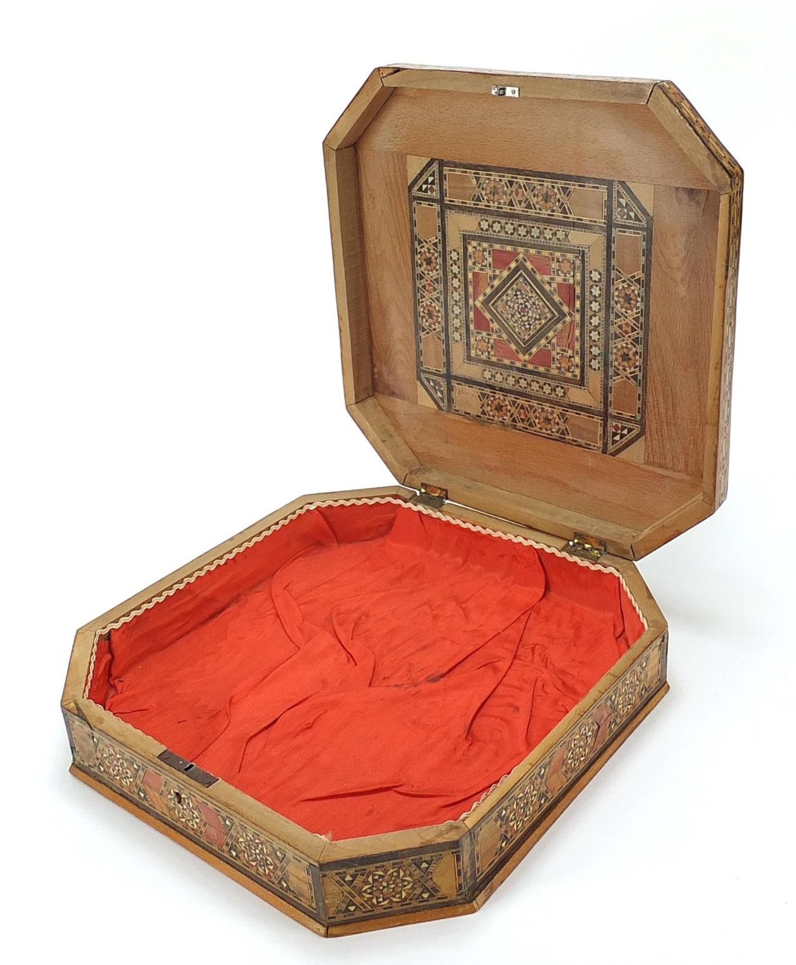 Syrian Moorish design casket with floral inlay, 8.5cm H x 28.5cm W x 29.5cm D - Image 2 of 8
