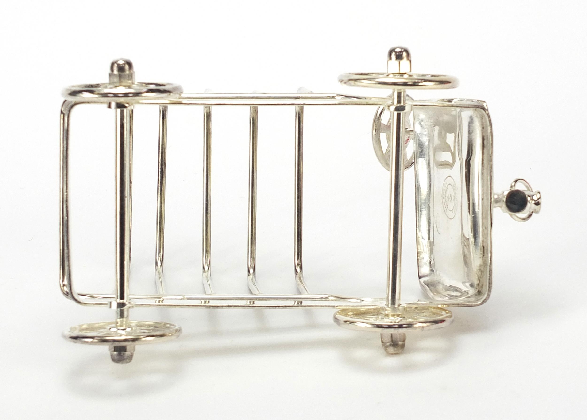 Novelty silver plated five slice toast rack in the form of a car with rotating wheels, 15.5cm in - Image 3 of 4