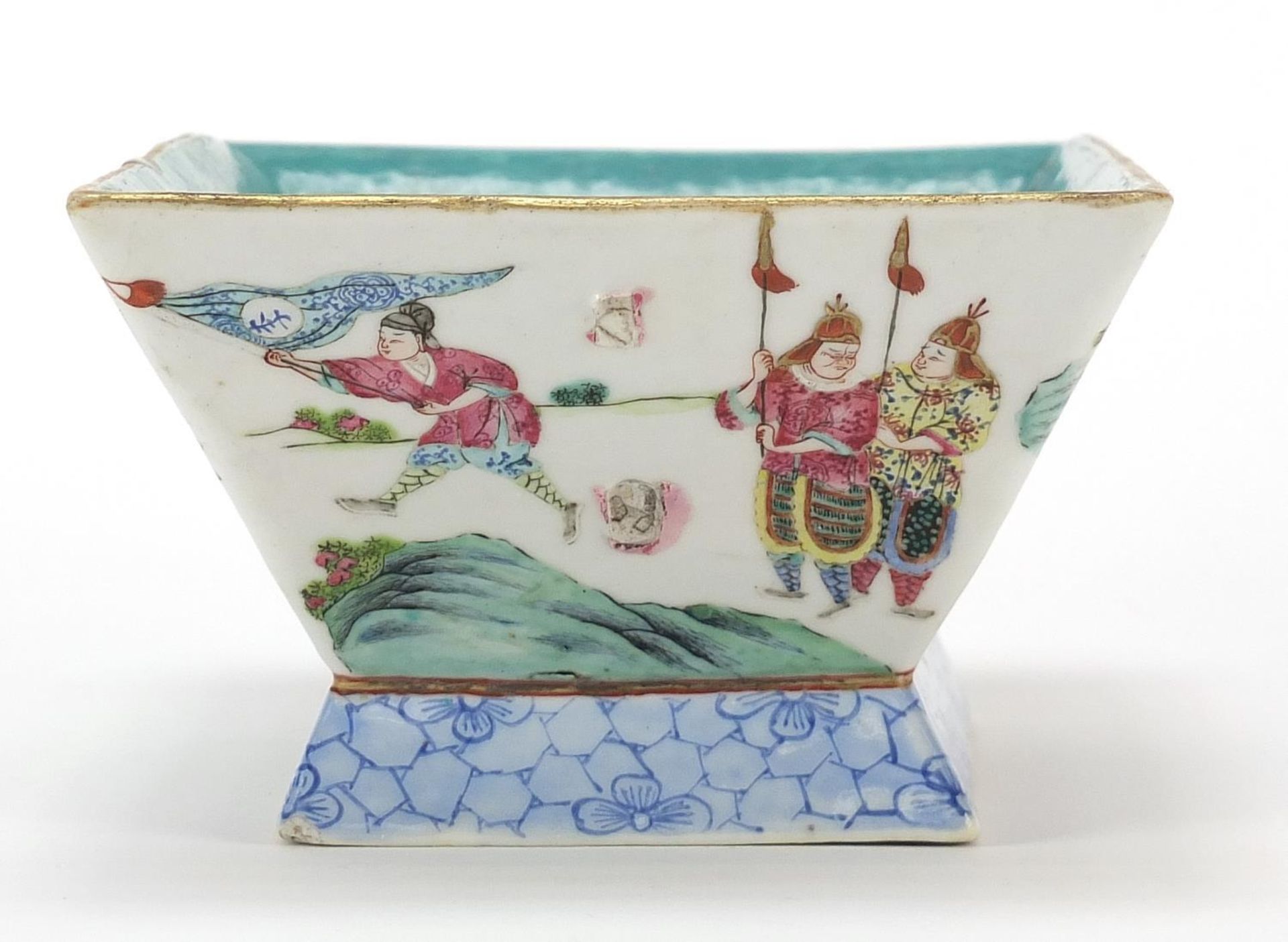 Chinese porcelain planter hand painted in the famille rose palette with warriors, red character mark - Image 6 of 10